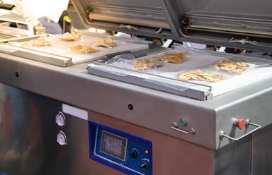 Vacuum heat sealing machine for food package