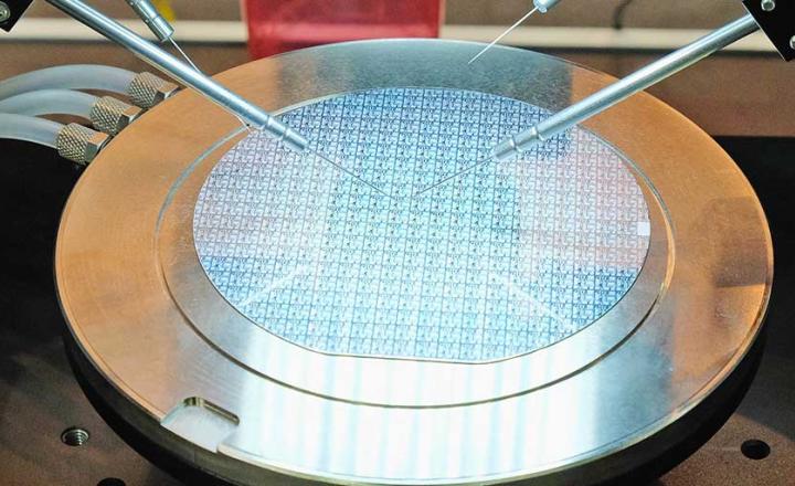Robotized equipment with micro-soldering for the production of circuit boards.