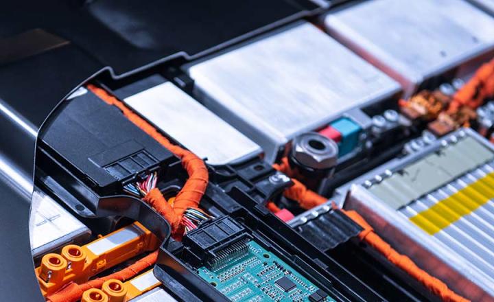 Lithium-ion battery pack for electric vehicle